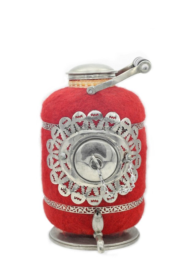 Explore des objets rares à la brocante en ligne